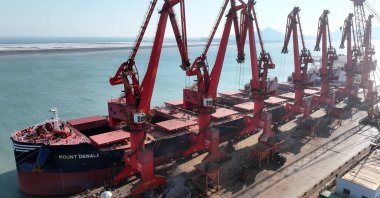 A cargo ship unloads imported coal at the Lianyungang Port in Jiangsu province, eastern China, May 10, 2026. (AFP Photo)