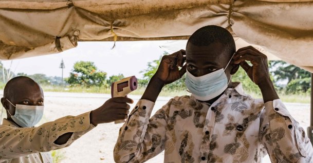 A border health officer at the Busunga crossing between Uganda and the Democratic Republic of Congo checks a traveler’s temperature using a contactless infrared thermometer in Bundibugyo, May 18, 2026. (AFP Photo)