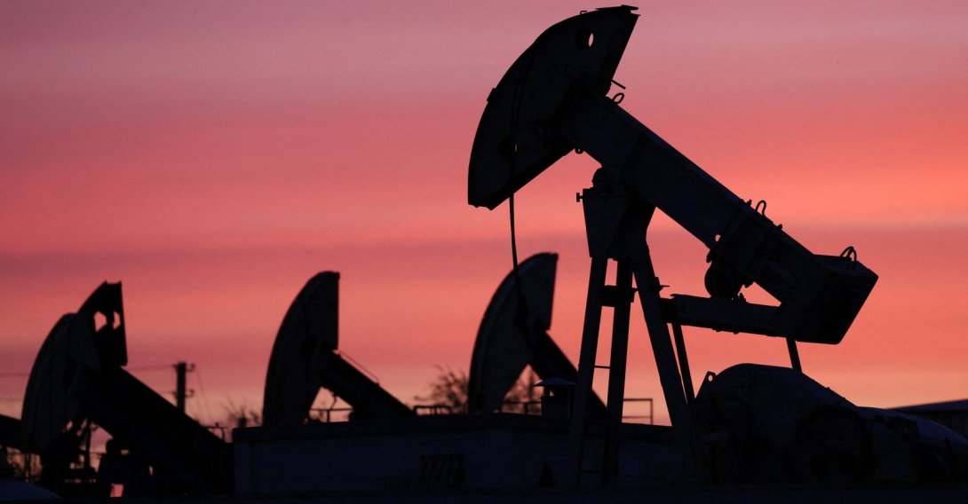 Sunset clouds glow over pump jacks at the Airankol oil field operated by Caspiy Neft in the Atyrau region, Kazakhstan, April 21, 2026. (Reuters  Photo)