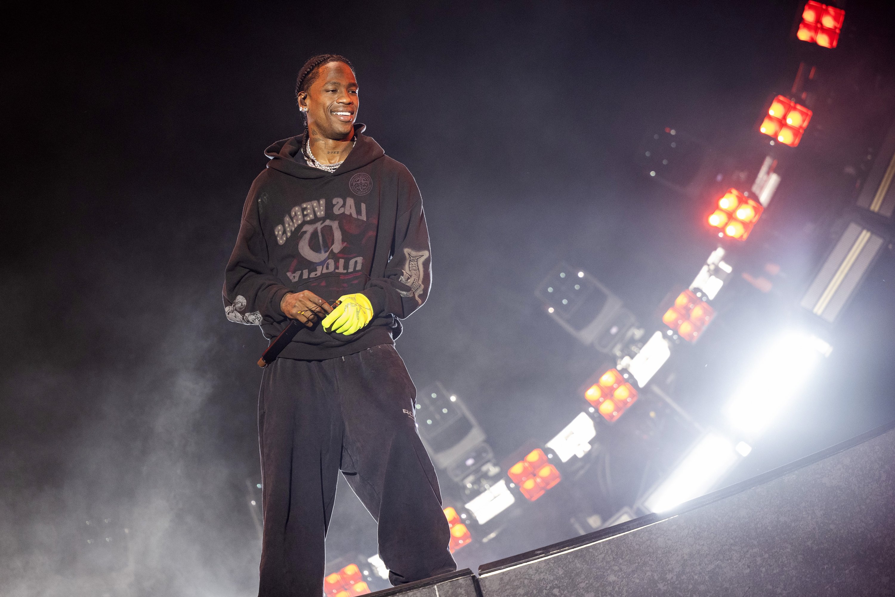 Thousands line up for Travis Scott’s 2,500-person Istanbul event