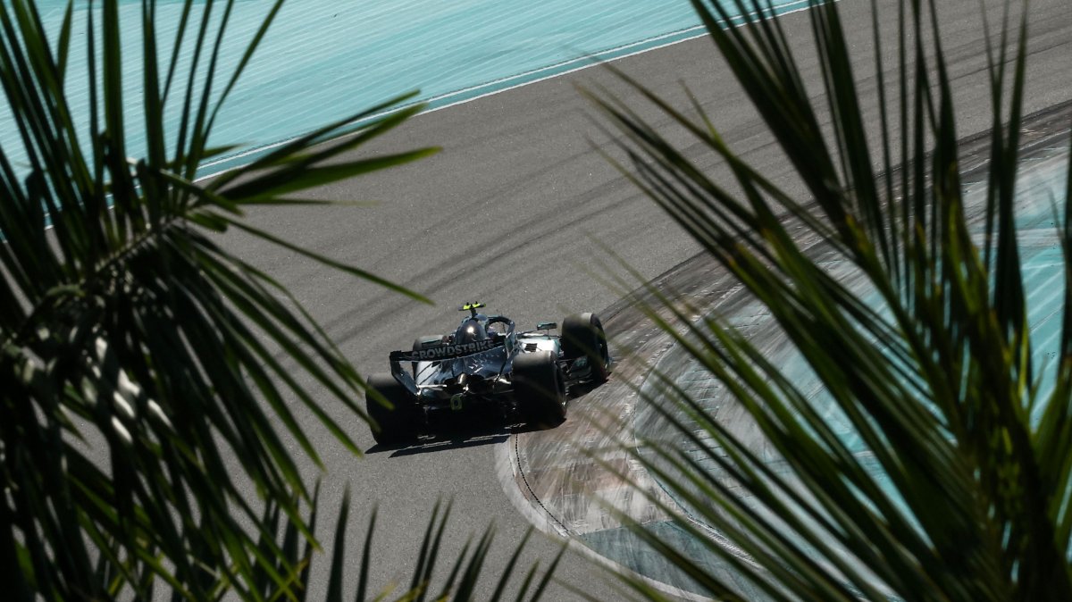 Mercedes' Italian driver Kimi Antonelli races during the qualifying session for the 2026 Miami Formula One Grand Prix at Miami International Autodrome, Miami Gardens, Florida, U.S., May 2, 2026. (AFP Photo)