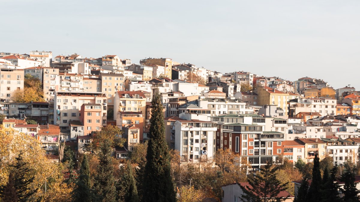 Densely packed residential buildings in Istanbul, Türkiye, Nov. 22, 2025. (Shutterstock Photo)