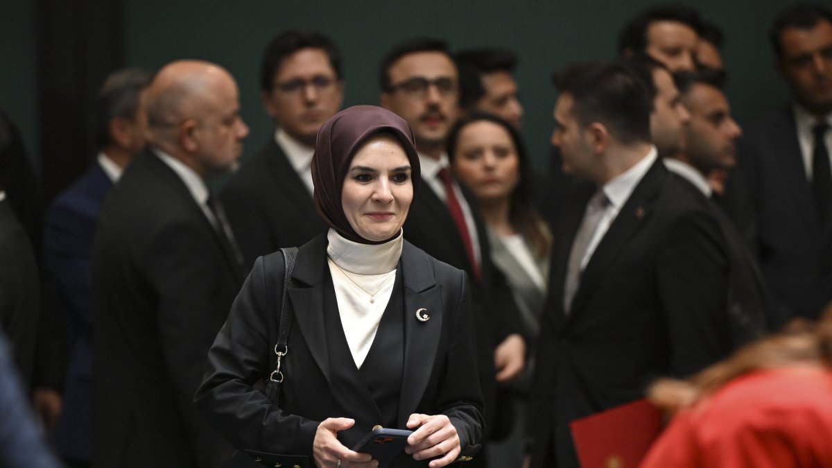 Family and Social Services Minister Mahinur Özdemir Göktaş arrives for a Cabinet meeting, Ankara, Türkiye, April 20, 2026. (AA Photo)