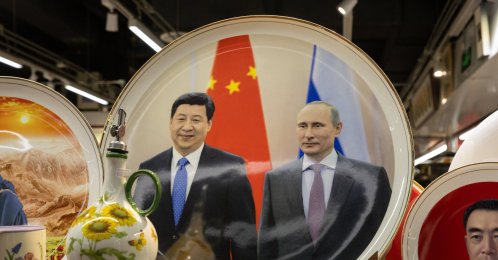 A plate with Russian President Vladimir Putin (R) and Chinese President Xi Jinping  (L) is displayed at a store, Beijing, China, May 19, 2026. (EPA Photo)