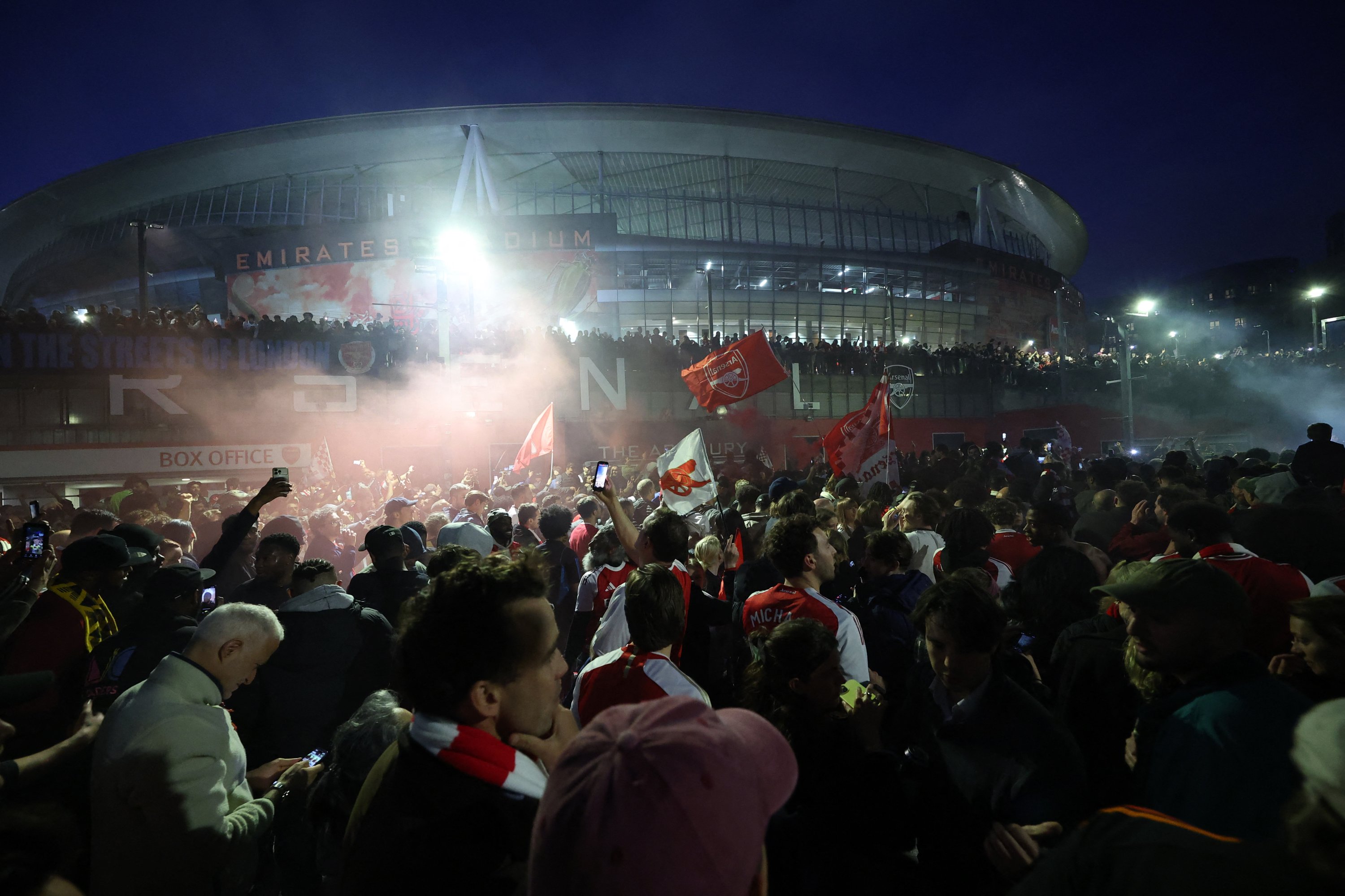 Arsenal fans celebrate outside the Emirates Stadium as Arsenal win the Premier League, London, U.K., May 19, 2026. (Reuters Photo)
