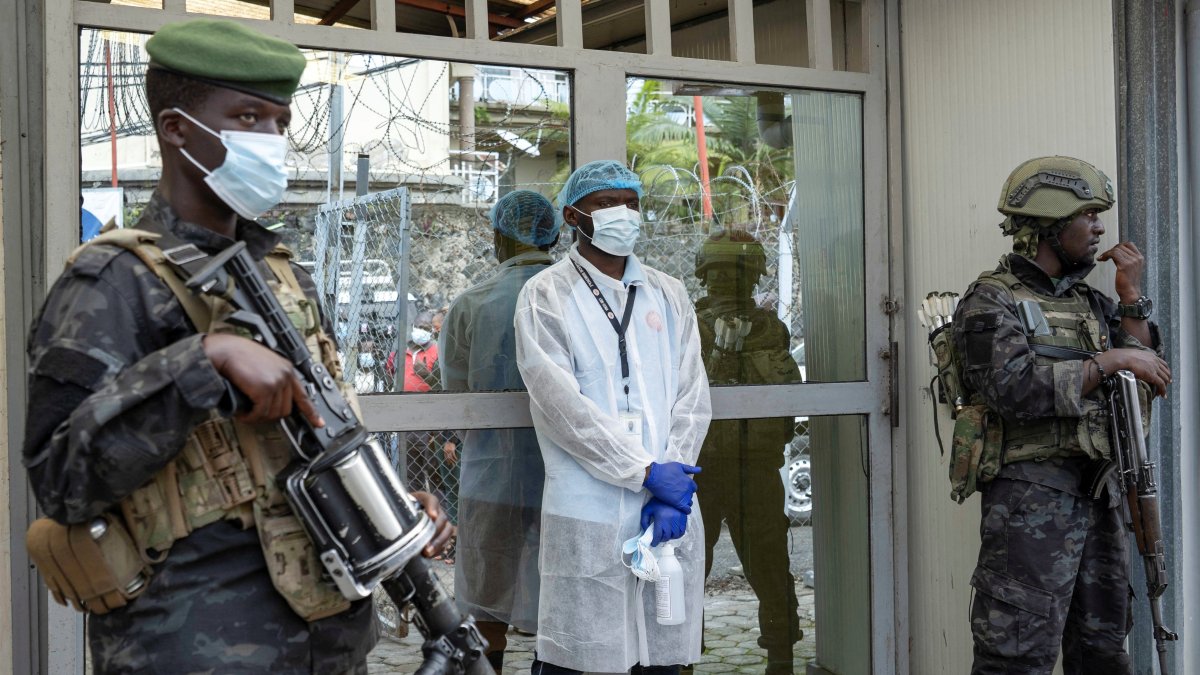 Members of the M23 rebel group guard the National Biomedical Research Institute (INRB), where samples from suspected Ebola cases are tested, in Goma, Democratic Republic of Congo, May 19, 2026. (Reuters Photo)