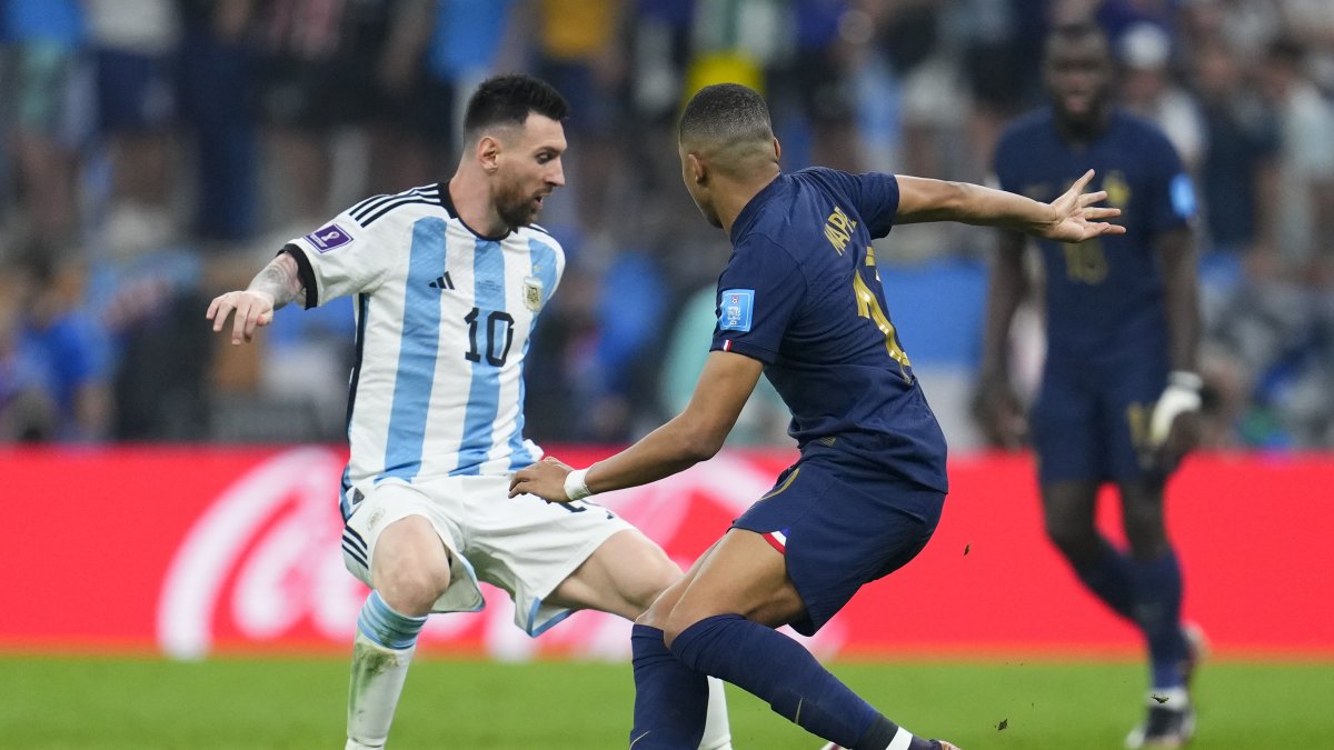 Argentina's Lionel Messi dribbles challenged by France's Kylian Mbappe during the World Cup final match between Argentina and France at the Lusail Stadium, Lusail, Qatar, Dec. 18, 2022. (AP Photo)