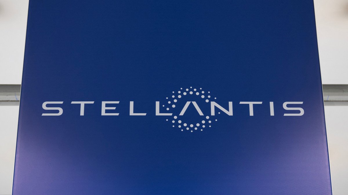 A photograph shows the logo of auto giant Stellantis at the Stellantis Mirafiori plant in Turin, Italy, April 10, 2024. (AFP Photo)