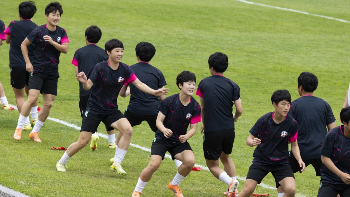 North Korea's Naegohyang women's FC players attend the training session of the team at the stadium in Suwon, South Korea, May 19, 2026. (EPA Photo)