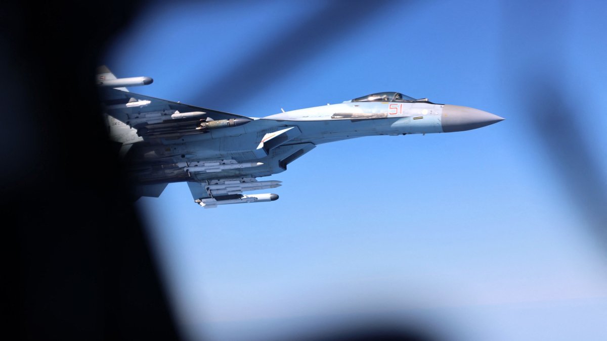 A handout picture released by Britain's Ministry of Defence (MOD) in London on May 20, 2026 shows Image of a Russian Su-35, seen here alongside an RAF Rivet Joint aircraft over the Black Sea in April 2026. (AFP Photo)
