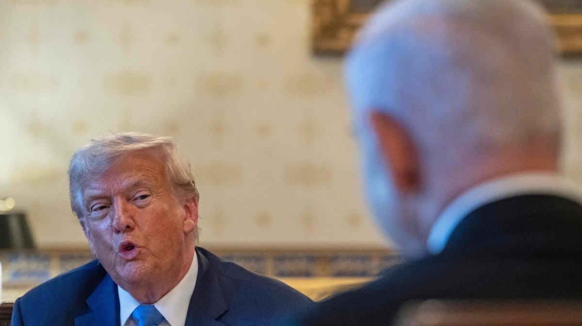 U.S. President Donald Trump meets with Israeli Prime Minister Benjamin Netanyahu (R) in the White House, Washington, D.C., U.S., July 7, 2025. (AFP File Photo)
