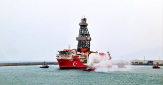 The Yıldırım drillship departs Filyos Port, Zonguldak province, northern Türkiye, May 15, 2026. (AA Photo)