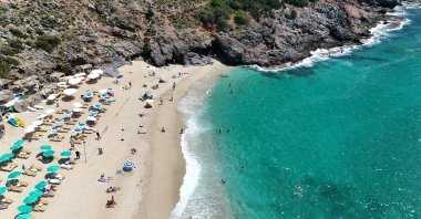 An aerial view of a beach in the Alanya district of Antalya, southern Türkiye, April 29, 2026. (IHA Photo)