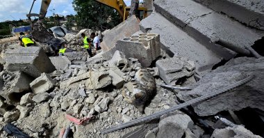A cat lies dead as Lebanese civil defense workers search through the rubble in the village of Deir Qanun al-Nahr, southern Lebanon, May 20, 2026. (AFP Photo)