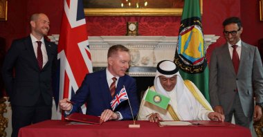 Britain Minister of State for Trade Chris Bryant (C-L) and Jasem Mohamed Albudaiwi (C-R), secretary general of the Gulf Cooperation Council, take part in a signing ceremony at Downing Street in London, Britain, May 20, 2026. (AFP Photo)