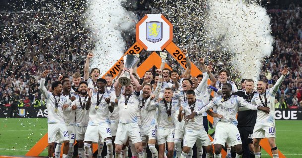 Aston Villa's John McGinn lifts the trophy as he celebrates with teammates after winning the UEFA Europa League at Tüpraş Stadium, Istanbul, May 21, 2026. (Reuters Photo)