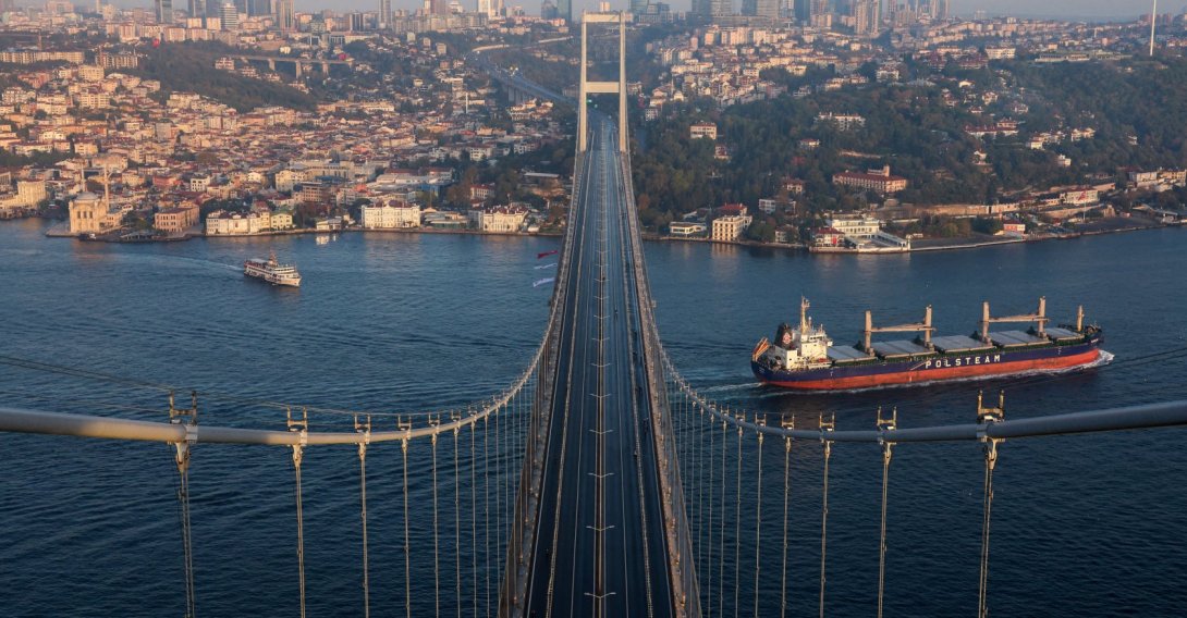 A tanker sails under the July 15 Martyrs&amp;#039; Bridge with a view of Istanbul&amp;#039;s business and financial districts, Istanbul, Türkiye, Nov. 2, 2025. (Reuters Photo)