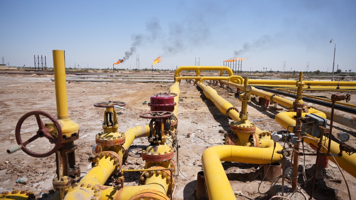 A strategic step was taken at the Nahr Bin Umar field, which has a production capacity of about 45,000 barrels of crude oil and 1,800 barrels of condensate per day, Basra, Iraq. April 30, 2026. (AA Photo)