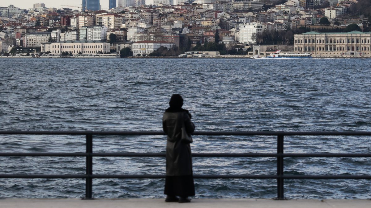 A woman watches the Bosporus in Istanbul, Türkiye, Jan. 13, 2026. (Getty Images Photo)