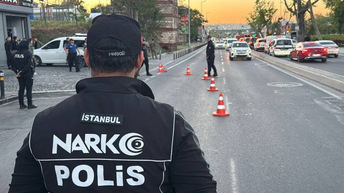 In a file photo, officers from Istanbul Police Department’s narcotics unit conduct a checkpoint operation on an avenue in the Fatih district of Istanbul, Türkiye, May 15, 2026. (AA Photo)