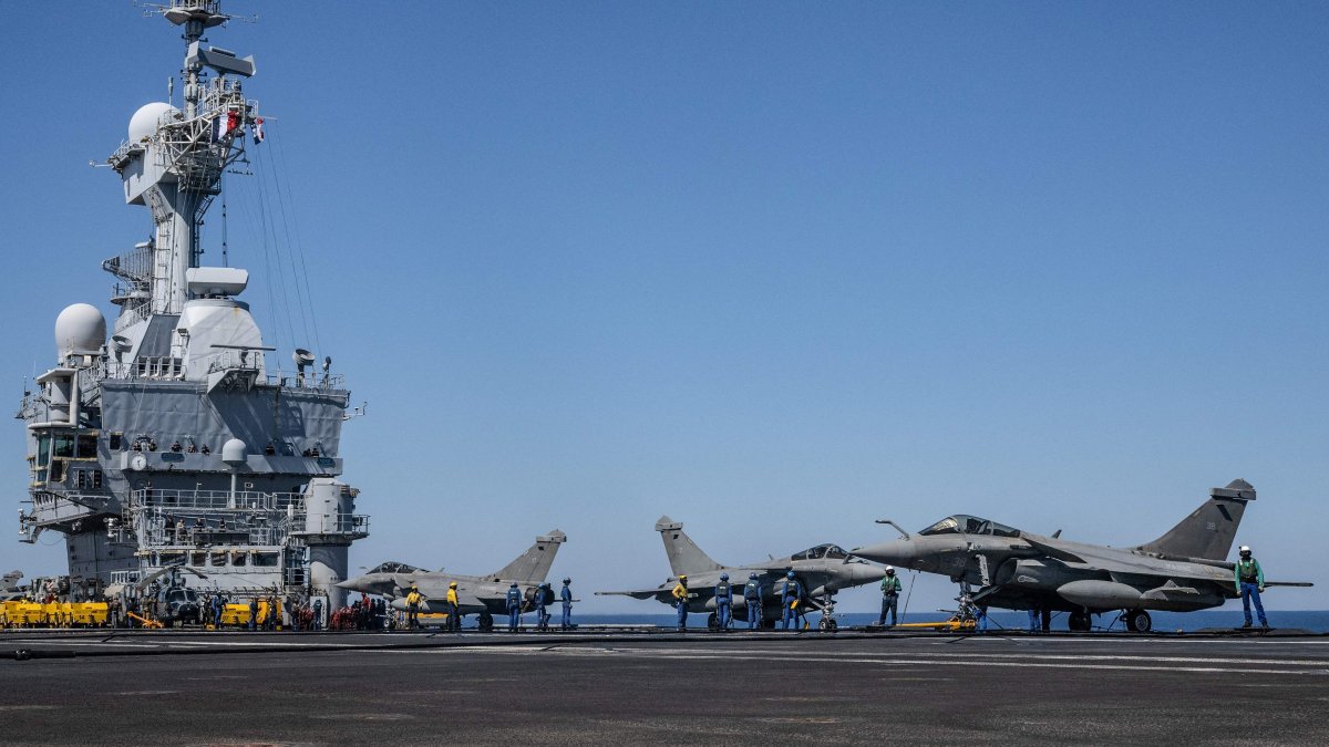 Rafale fighter aircraft parked on the flight deck of the French aircraft carrier Charles de Gaulle during the NATO military exercise Neptune Strike 26-2, off the coast of the Greek island of Crete, April 27, 2026. (AFP Photo)