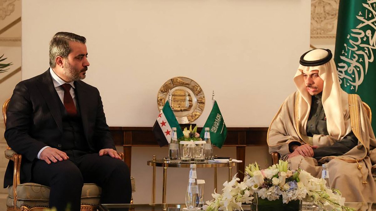 Syria's Foreign Minister Asaad al-Shaibani (L) meeting with his Saudi counterpart Faisal bin Farhan Al-Saud in Riyadh, Jan. 2, 2025. (Photo by SANA via AFP) 