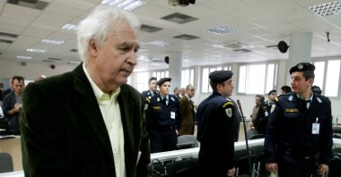Alexandros Giotopoulos (L), leader of Greece's notorious November 17 terrorist group stands inside a courtroom in Korydallos prison, a few kilometres west of Athens Dec. 2, 2005. (Reuters File Photo)