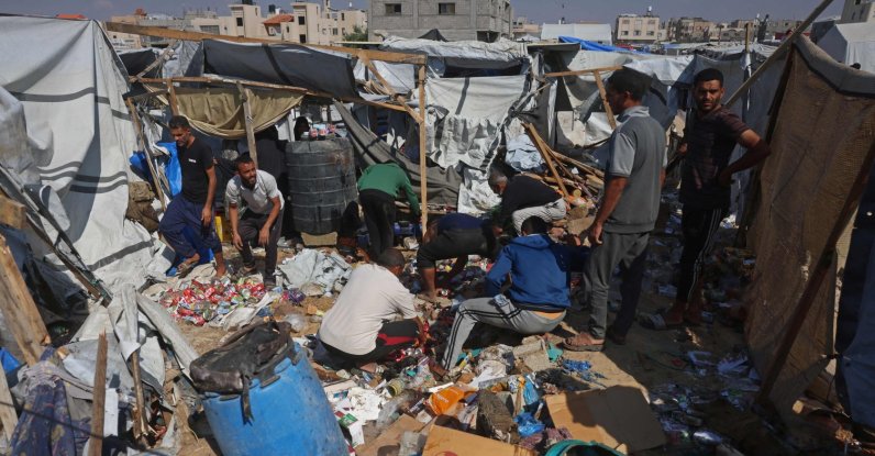 Displaced Palestinians inspect the site of an Israeli strike that targeted a food distribution tent in the Mawasi area of Khan Younis, in the southern Gaza Strip, May 21, 2026. (AFP Photo)