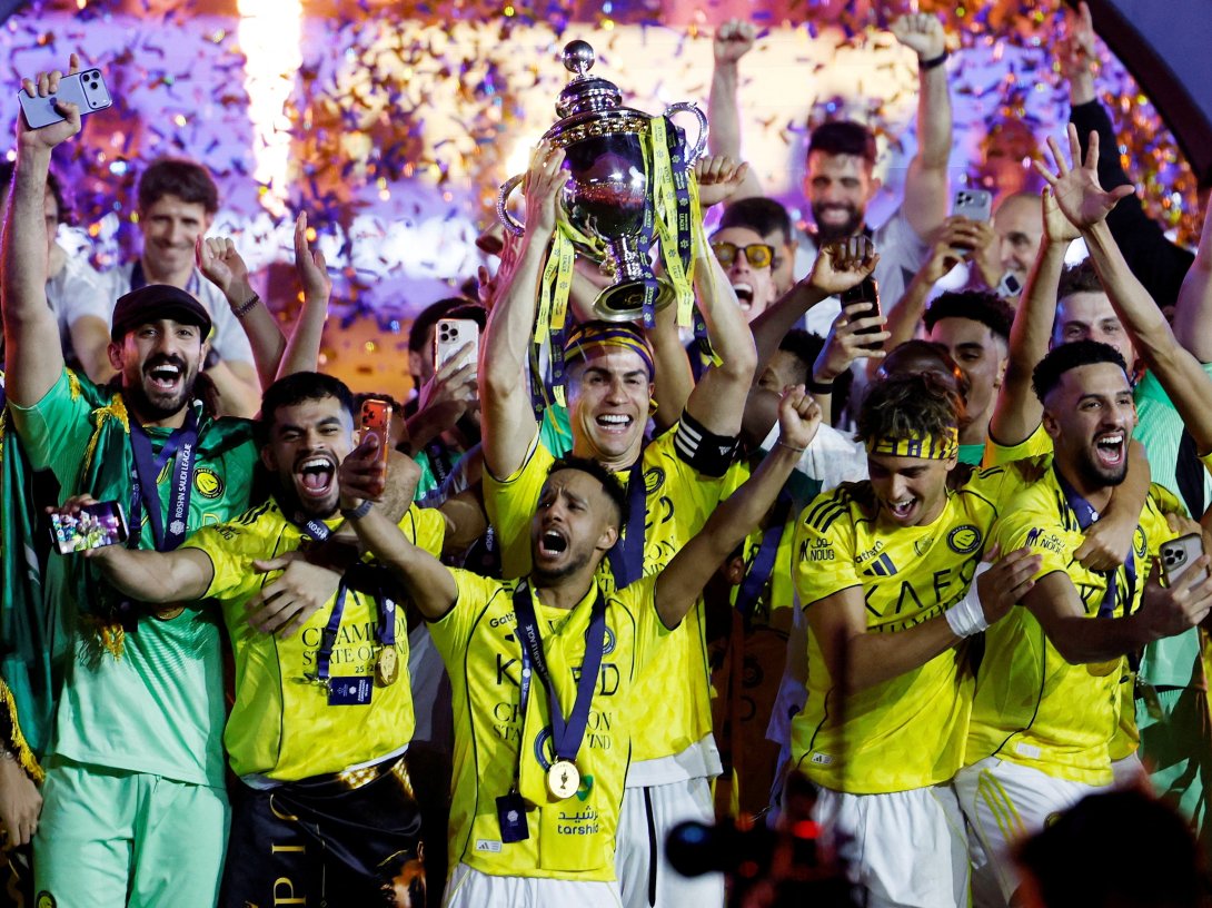 Al-Nassr's Cristiano Ronaldo and team members celebrate with the trophy after winning the Saudi Pro League, Riyadh, Saudi Arabia, May 21, 2026. (Reuters Photo)