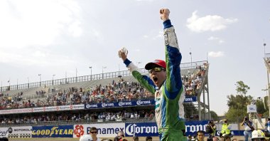 Kyle Busch of the Doosan Infracore Toyota Team celebrates his NASCAR Nationwide Series victory at the Hermanos Rodriguez speedway, Mexico City, Mexico, April 20, 2008. (AFP Photo)
