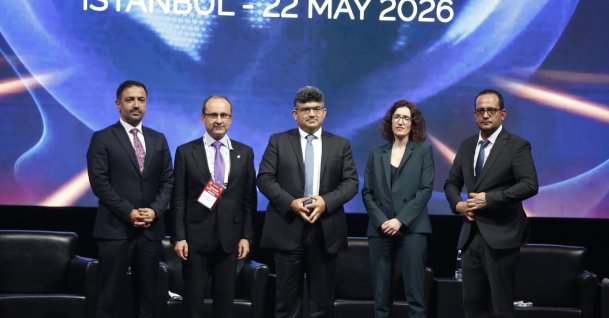 Mehmet Çelik, editorial coordinator of Daily Sabah with participants of the panel "Designing the Energy Transition: Challenges and Opportunities," Istanbul, May 22, 2026. (Handout Photo)