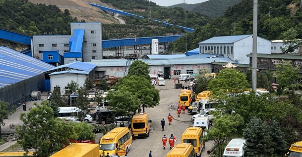 A general view of rescue team members and emergency vehicles arriving at the Liushenyu coal mine after a gas explosion in Changzhi, in northern Shanxi province, China, May 23, 2026. (AFP Photo)