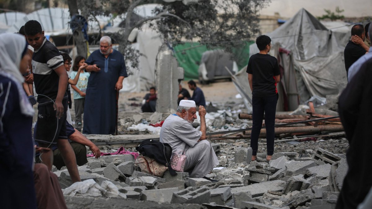 A Palestinian man sits on the rubble at the site of a residential building targeted overnight by an Israeli strike, in Deir al-Balah, central Gaza Strip, May 24, 2026. (AFP Photo)