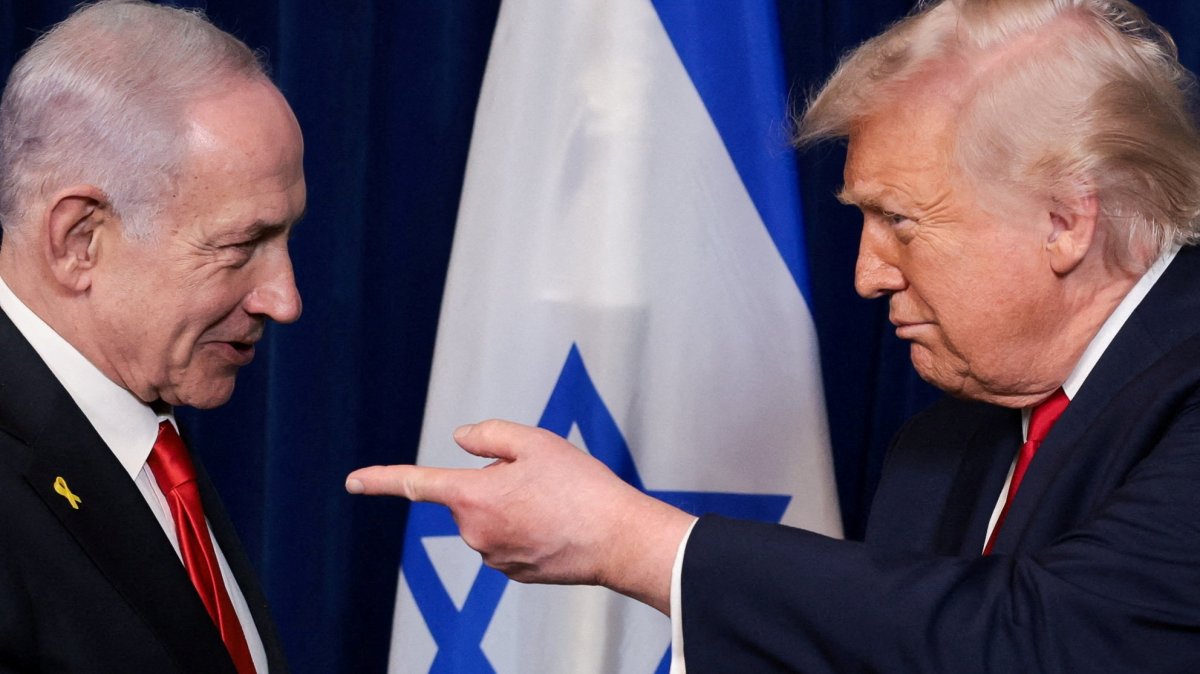 U.S. President Donald Trump points his finger towards Israeli Prime Minister Benjamin Netanyahu during a press conference after meeting at Trump’s Mar-a-Lago club in Palm Beach, Florida, U.S., Dec. 29, 2025. (Reuters Photo)