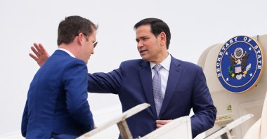 U.S. Secretary of State Marco Rubio (R) waves as he boards his plane for New Delhi with the U.S. Ambassador to India Sergio Gor at Netaji Subhash Chandra Bose International Airport in Kolkata, India, May 23, 2026. (AFP Photo)