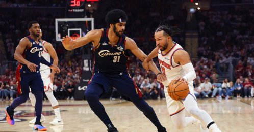 Knicks' Jalen Brunson (R) drives to the basket against the Cavs' Jarrett Allen Game Three of the NBA Eastern Conference Finals, in Cleveland, Ohio, U.S., May 23, 2026. (AFP Photo)