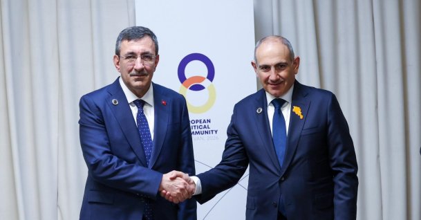 Vice President Cevdet Yılmaz (L) shakes hands with Armenian Prime Minister Nikol Pashinyan, Yerevan, Armenia, May 4, 2026. (İHA Photo)