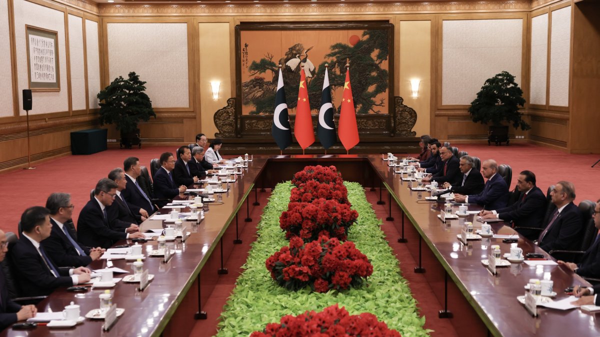 Chinese President Xi Jinping (6th L) and Pakistan's Prime Minister Shehbaz Sharif (4th R) attend a meeting at the Great Hall of the People, Beijing, China, May 25, 2026. (EPA Photo)