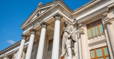 Istanbul Archaeological Museums with classical statue and columns in Istanbul, Türkiye, Aug. 25, 2025. (Shutterstock Photo)