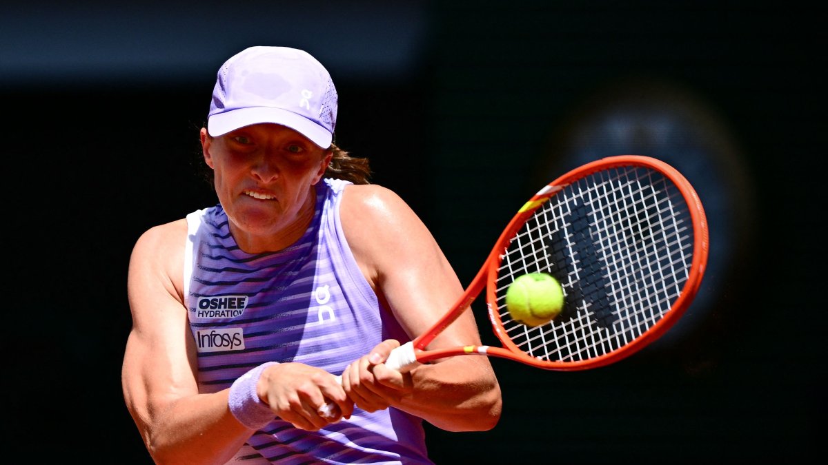 Poland's Iga Swiatek plays a backhand return to Australia's Emerson Jones during their women's singles match on day 2 of the French Open tennis tournament on Court Philippe-Chatrier at the Roland-Garros Complex, Paris, France, May 25, 2026. (AFP Photo)