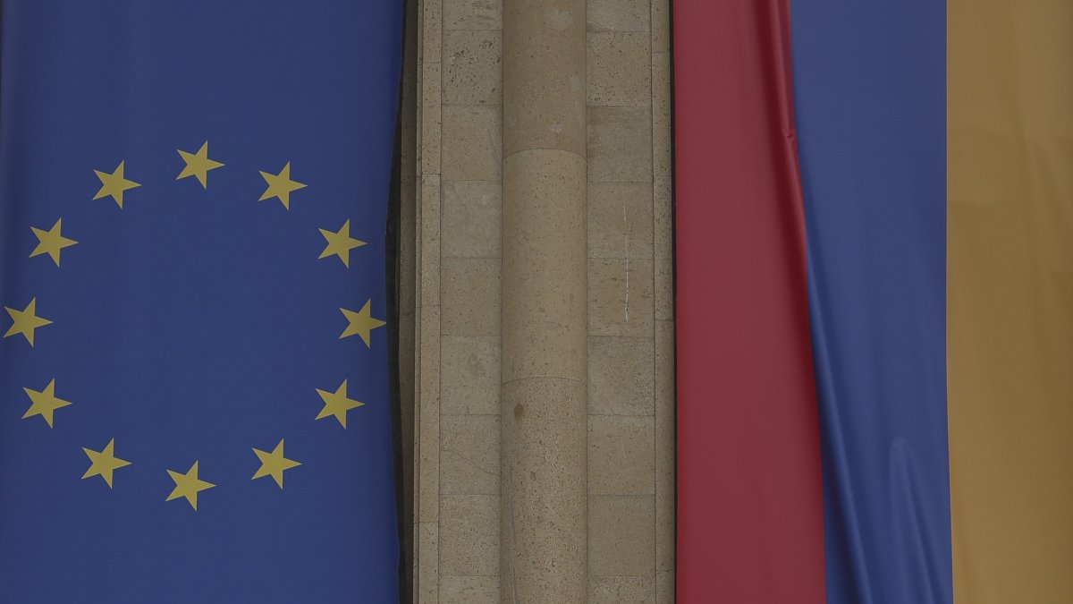 The EU and Armenian flags cover an old building undergoing renovation in central Gyumri. Armenia, Saturday, May 23, 2026. (AFP File Photo)