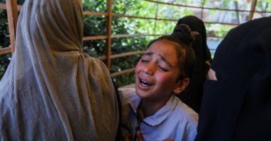 A Palestinian girl mourns a loved one killed in an Israeli attack in Khan Younis, southern Gaza, May 26, 2026. (AA Photo)