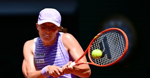 Poland's Iga Swiatek plays a backhand return to Australia's Emerson Jones during their women's singles match on day 2 of the French Open tennis tournament on Court Philippe-Chatrier at the Roland-Garros Complex, Paris, France, May 25, 2026. (AFP Photo)