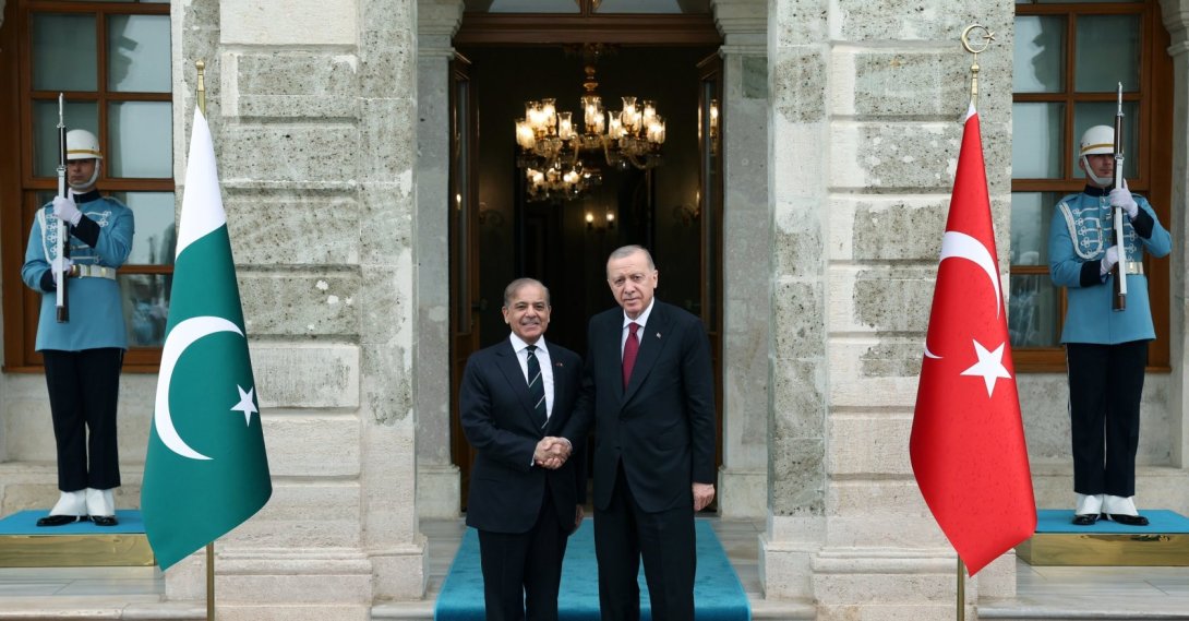 President Recep Tayyip Erdoğan shakes hands with Pakistani Prime Minister Shahbaz Sharif at the Dolmabahçe Palace, Istanbul, Türkiye, May 25, 2025. (IHA Photo)