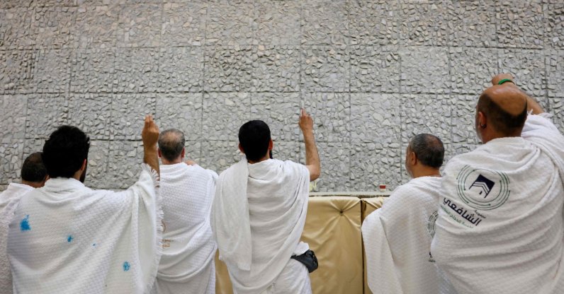 Muslim pilgrims perform the symbolic 'stoning of the devil' ritual as part of the Hajj pilgrimage, Mina, Saudi Arabia, May 27, 2026. (AFP Photo)