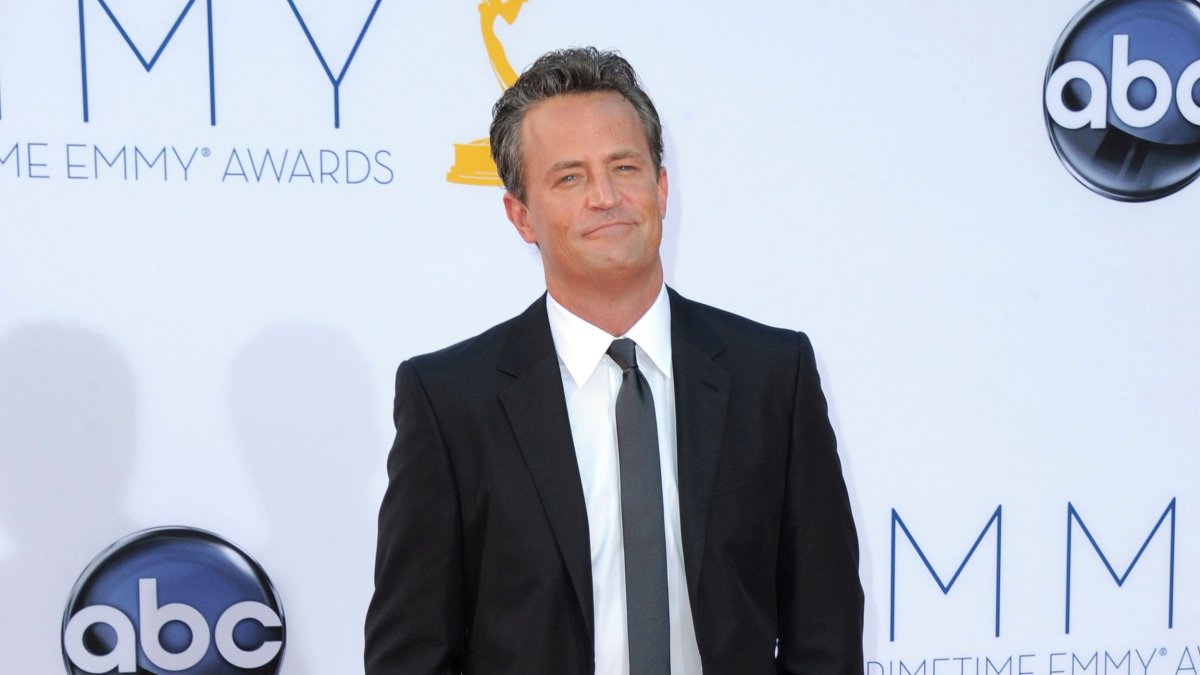 Actor Matthew Perry arrives at the 64th Primetime Emmy Awards, Los Angeles, U.S., Sept. 23, 2012. (AP Photo)