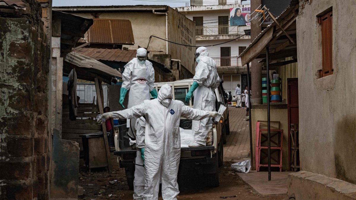 Aid rushes into Ebola hotspot amid strained DRC health system
