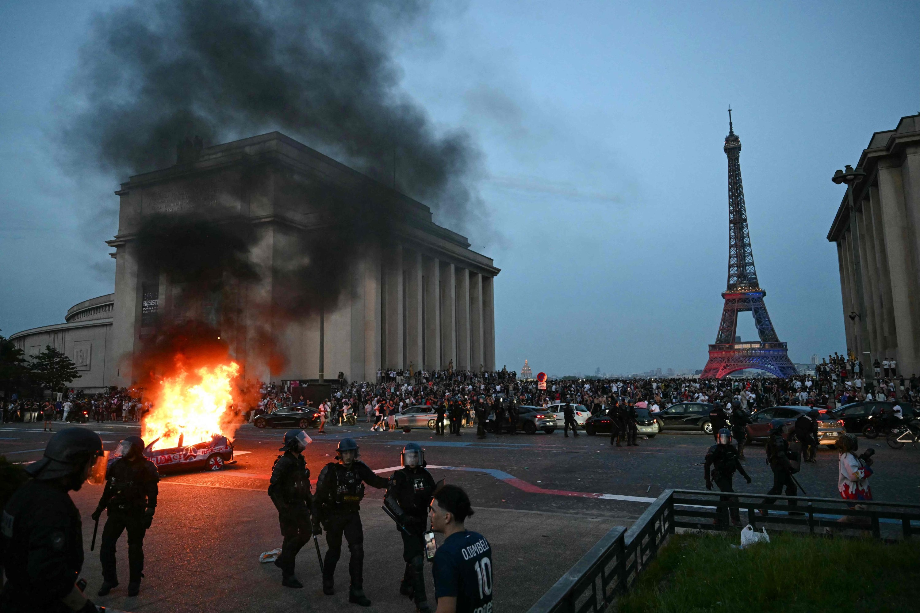 PSG celebrations turn violent as police arrest hundreds