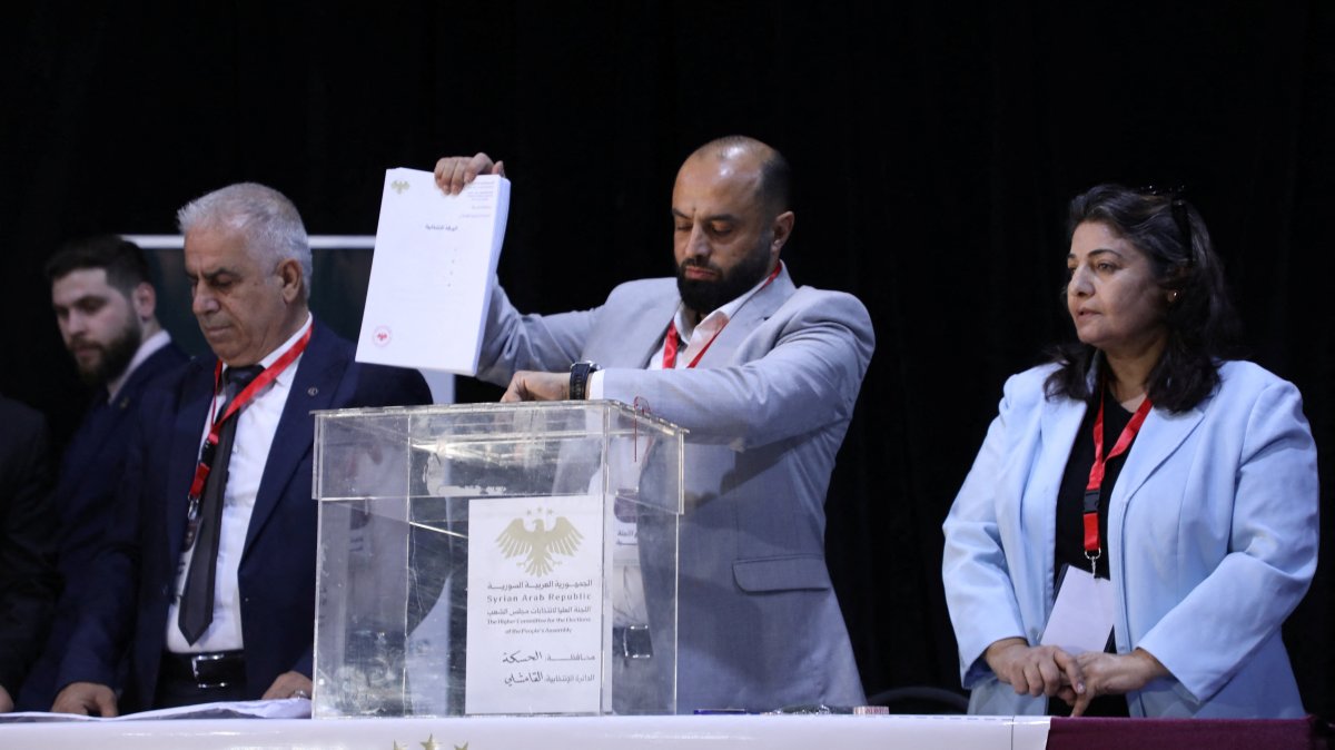 A member of the electoral college votes to select candidates for the new Syrian Parliament, Hassakeh, Syria, May 24, 2026. (Reuters Photo)