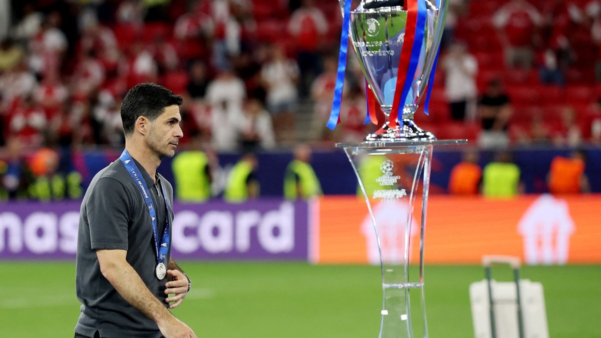 Arsenal manager Mikel Arteta looks dejected after he receives his runners up medal as he walks past the UEFA Champions League trophy, Budapest, Hungary, May 30, 2026. (Reuters Photo)